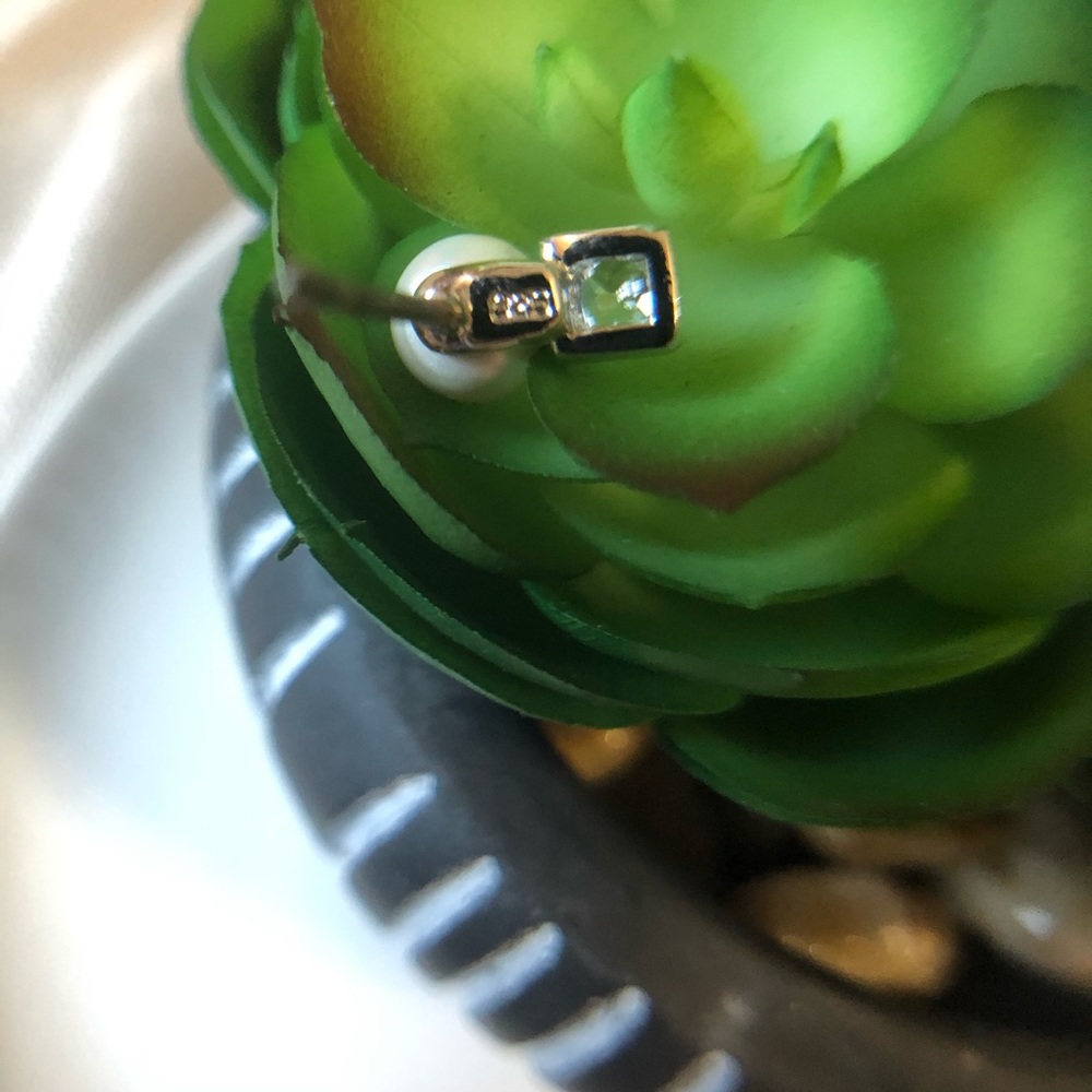 ⚡️Host Pick⚡️Vintage Pearl & CZ Earrings - Picture 2 of 8